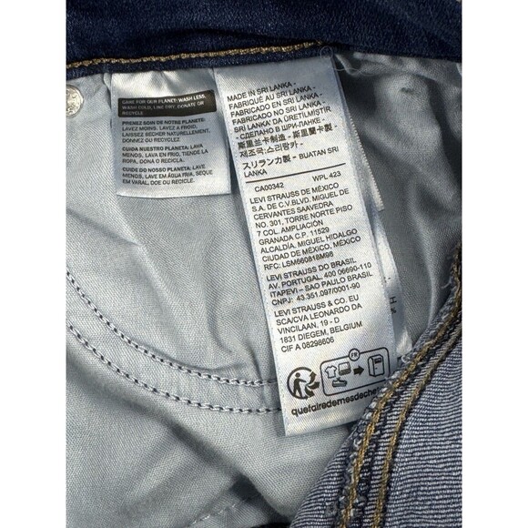 Levi’s Mid Length Denim Super Soft Short Size 30 Women’s Medium Wash Cuffed - Picture 7 of 7